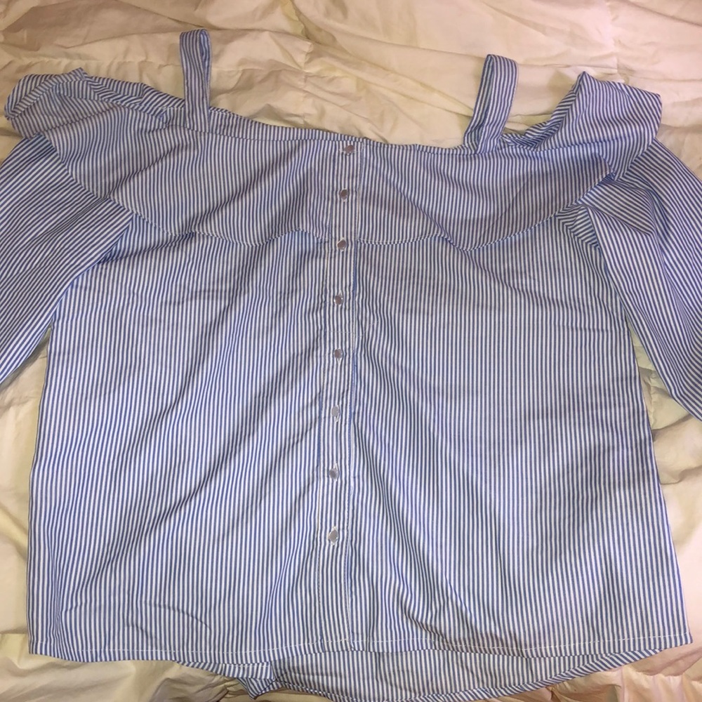 Size L, never worn off the shoulder top!